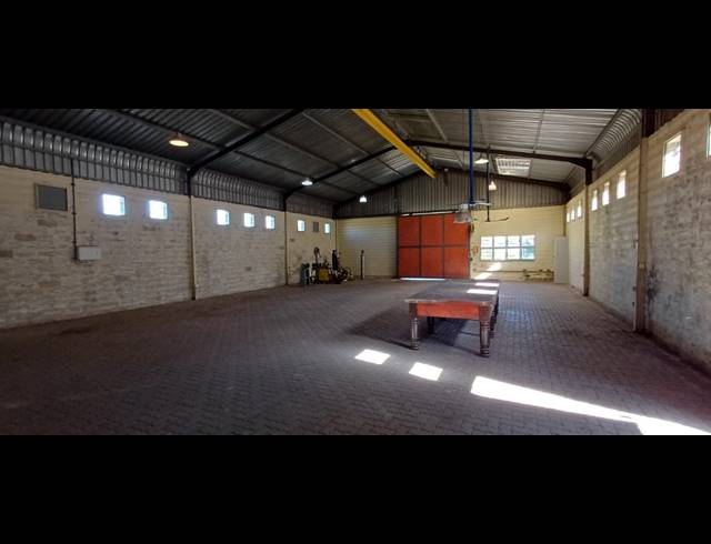 324M² WAREHOUSE TO LET IN DE DEUR